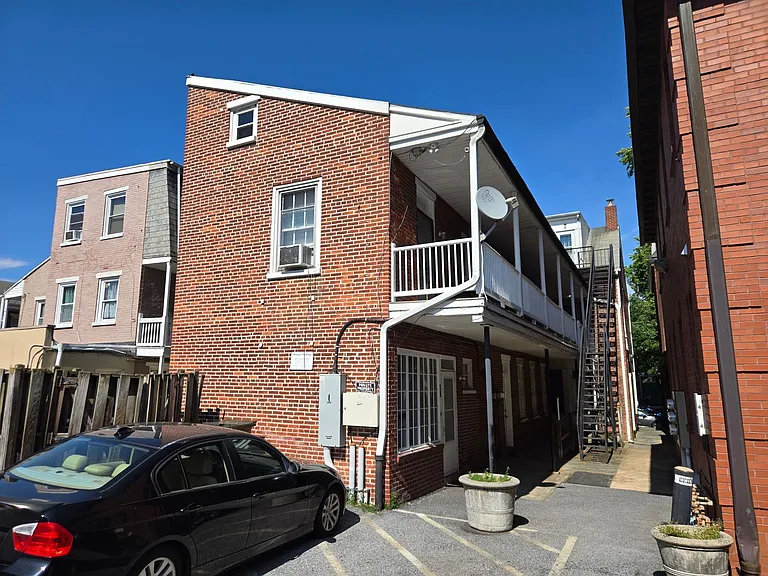 326 N Duke St — Photo 17