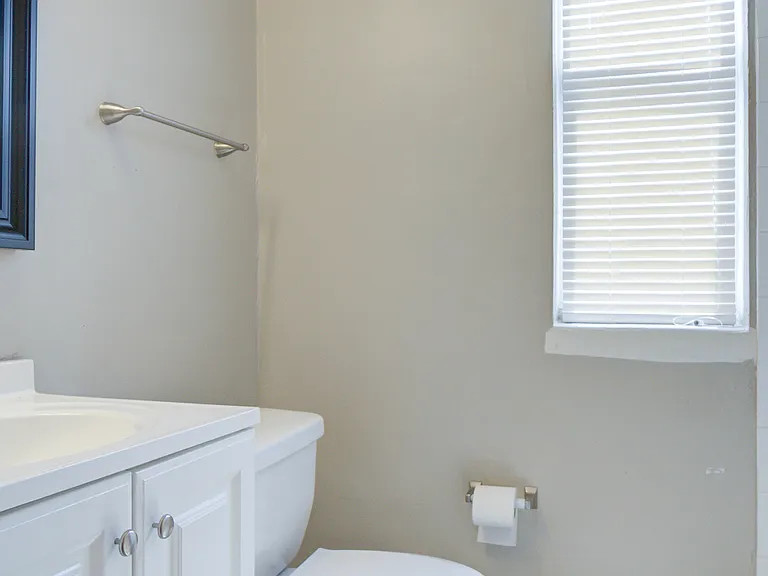 1209 Memorial Dr SE — Photo 17
