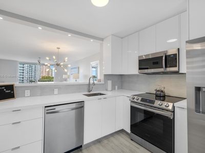 4000 NE 170th St APT 607, North Miami Beach, FL, 33160