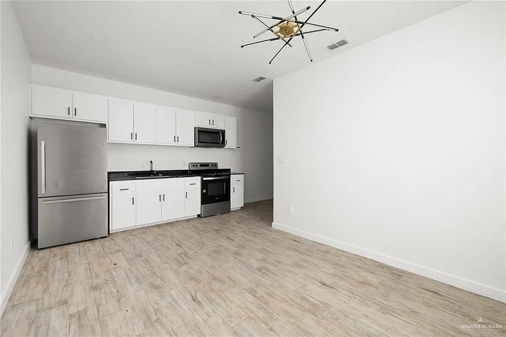 2 bed, 1.0 bath, 562 sqft, $925 — Photo 3