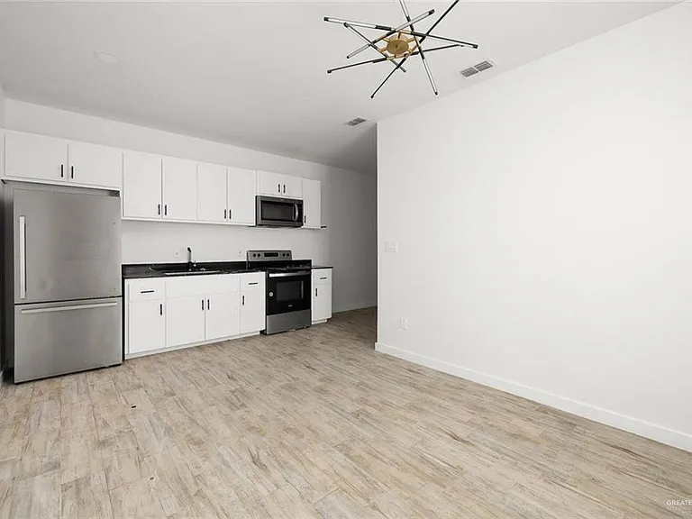 1429 W Harrison Ave #9 — Photo 3