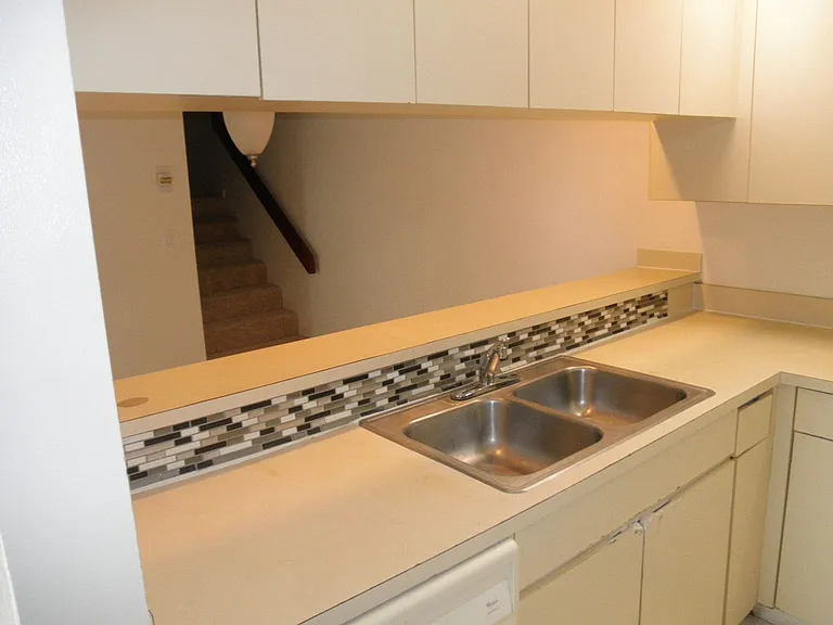 3662 Victoria Dr — Photo 9