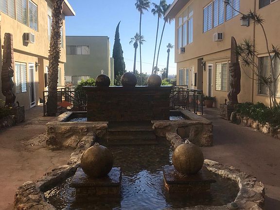 4th image of 928 N San Vicente Blvd APT 105
