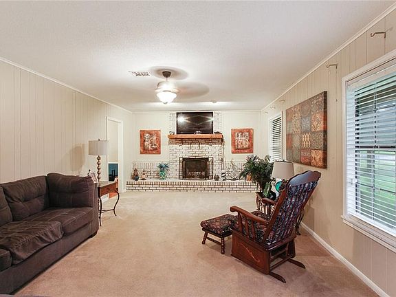 2nd image of 1308 E Holly Hill Cir