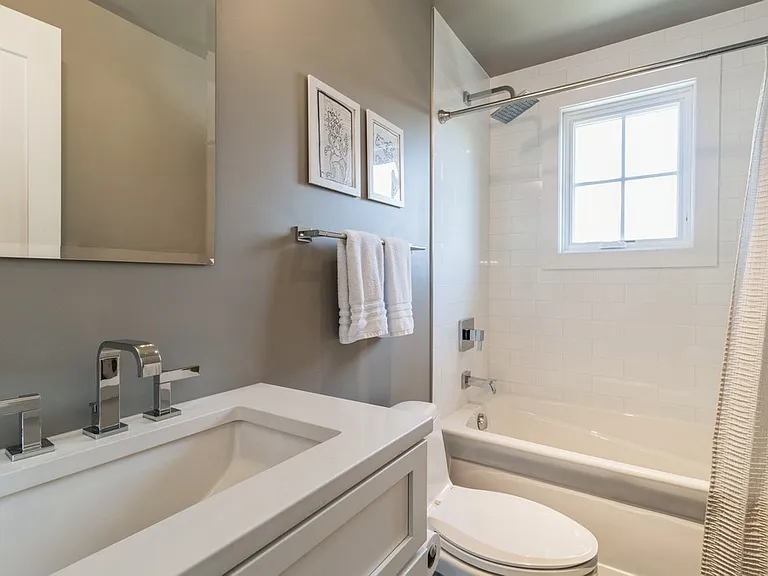 55 Floyd St — Photo 12
