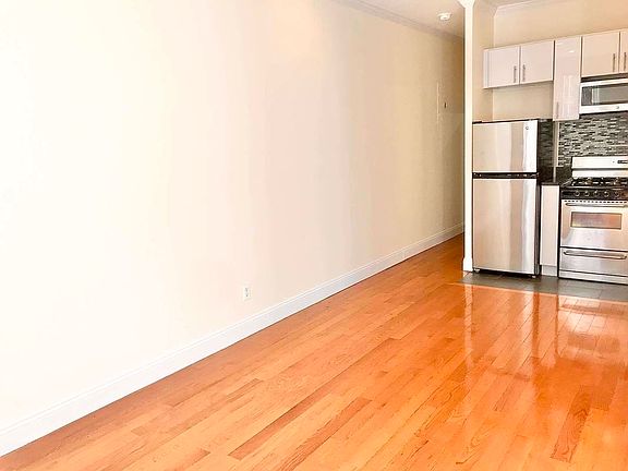 3rd image of 41 E 7th St APT 6