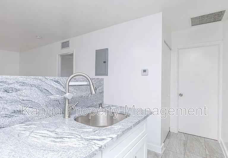 5918 Pierce St — Photo 7