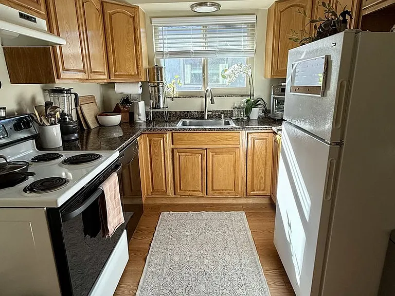 2210 T St — Photo 17