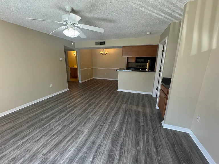 314 Lake Parsons Grn #201 — Photo 23