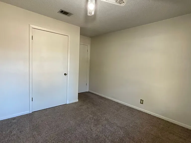 213 Old Oak Ln — Photo 13
