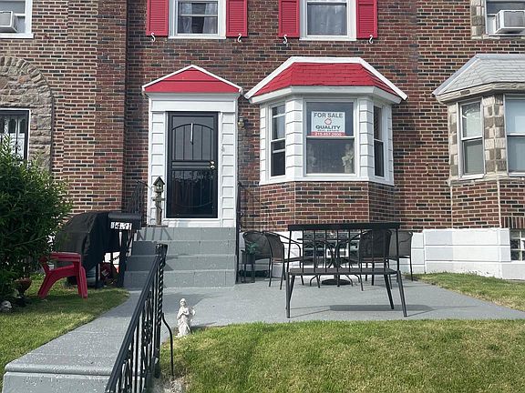 2nd image of 1431 Devereaux Ave