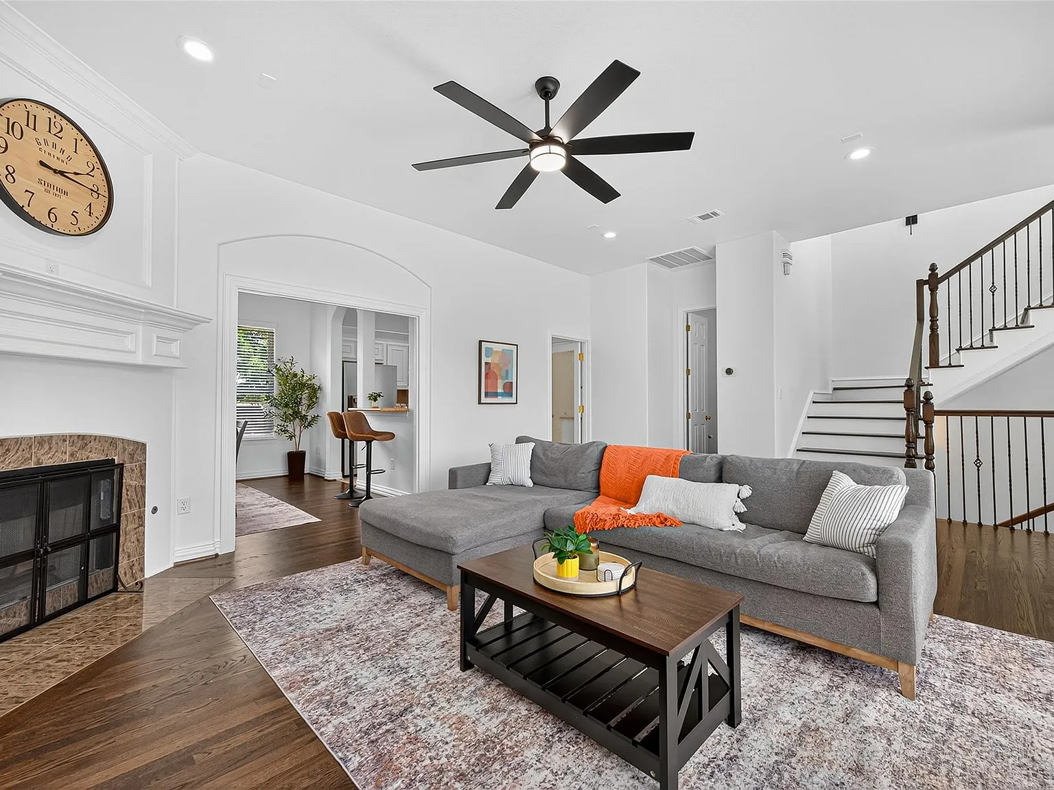 3 bed, 3.5 bath, 2076 sqft, $6,000 — Photo 1