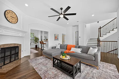 1505 Wentworth St Photo 1
