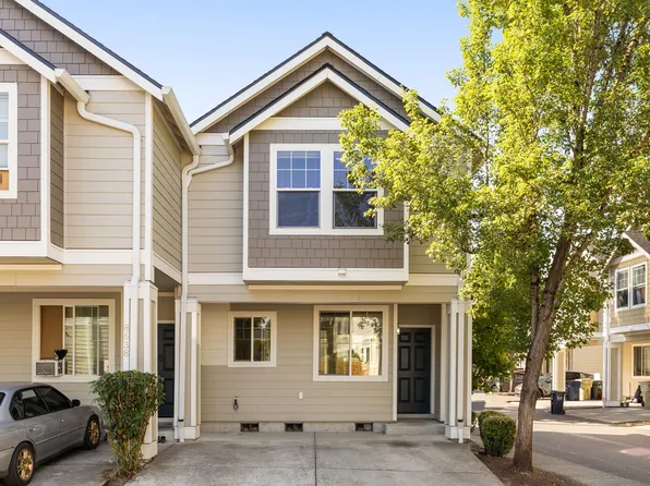 8630 NE Hyde Park Ln, Hillsboro, OR 97006