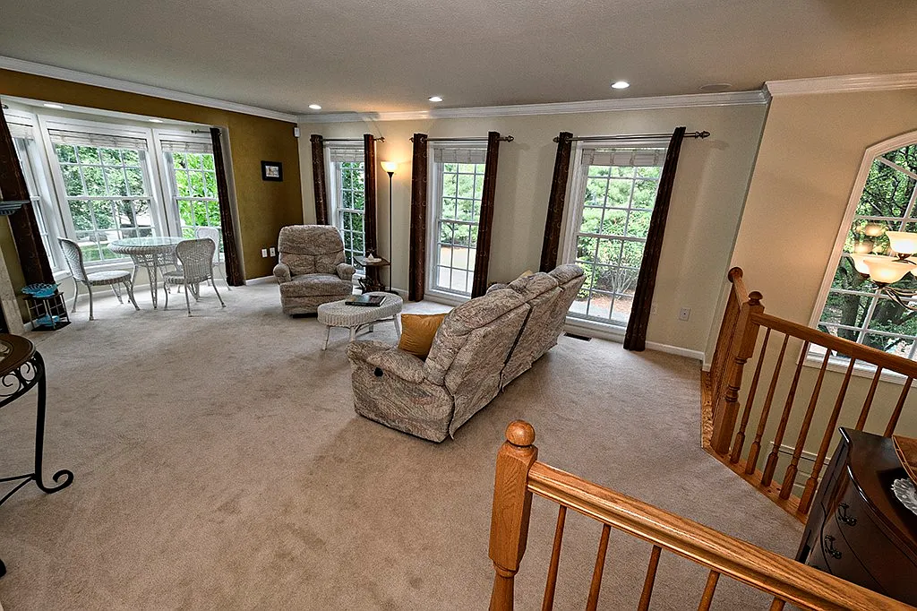 3 bed, 2.5 bath, 2548 sqft, $4,100 — Photo 4