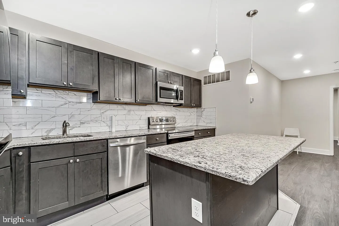 4 bed, 1700 sqft, $2,100 — Photo 4