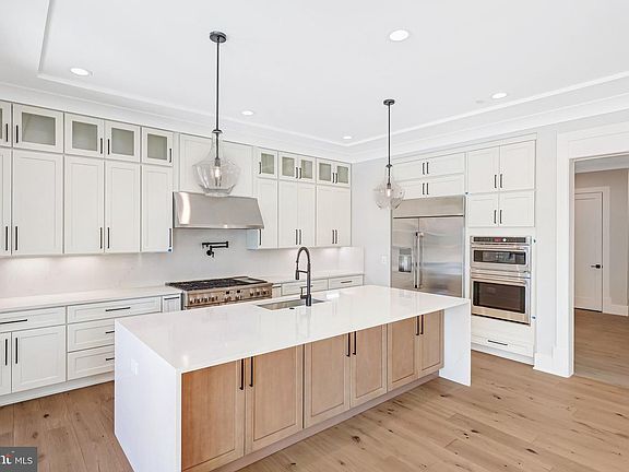 2nd image of 9341 Chestnut Knolls Dr