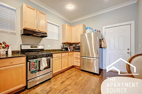1341 W Fletcher St #1F Photo 1