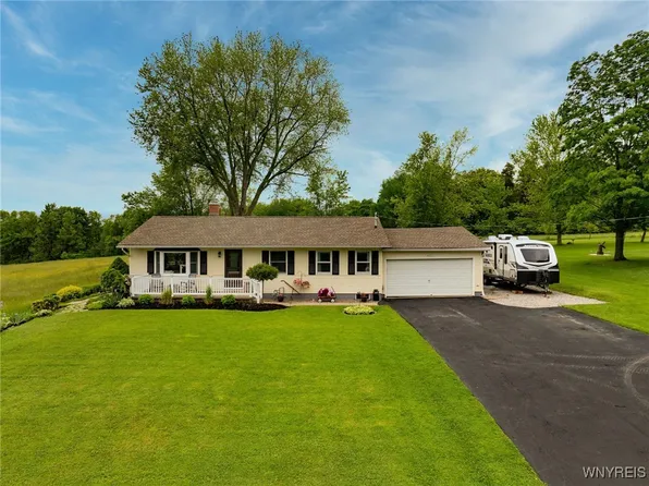 631 Perry Rd, Strykersville, NY 14145