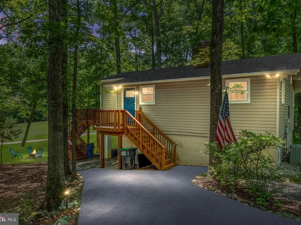 513 Birdie Rd, Locust Grove, VA 22508