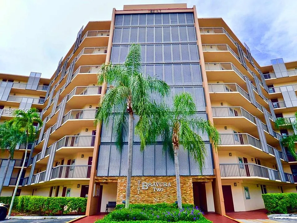 3301 N Country Club Dr #804