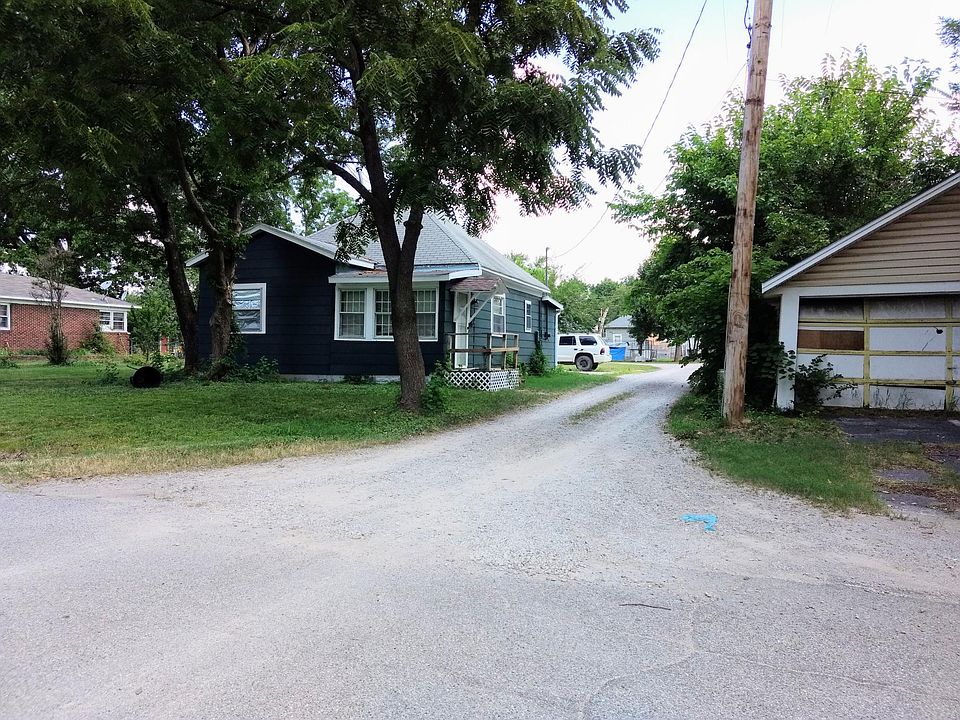 2nd image of 102 W 22nd St