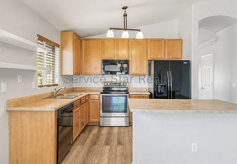 4601 N 123rd Dr — Photo 5