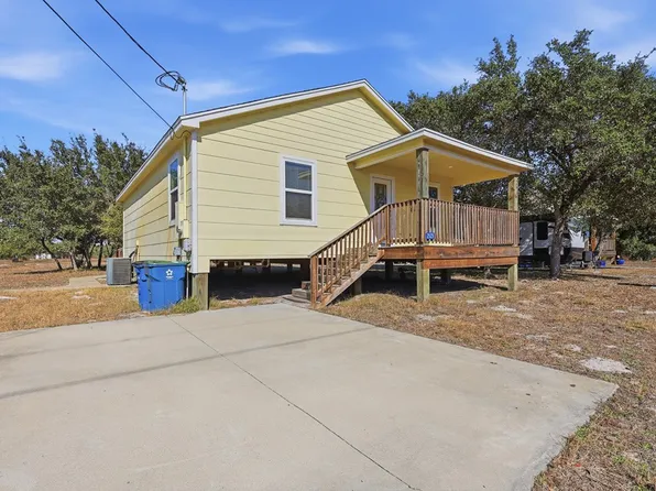 2121 Lone Star Rd, Rockport, TX 78382