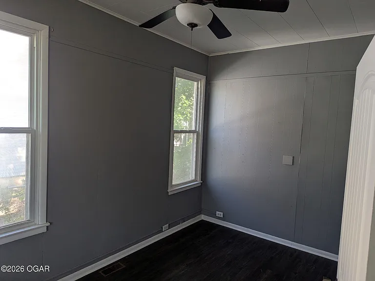402 E Pennell St — Photo 12