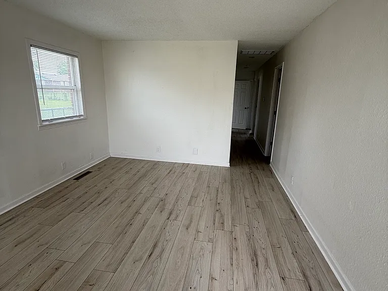 7035 W Newell St — Photo 4
