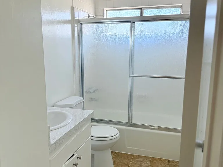 2523 Rockefeller Ln — Photo 11