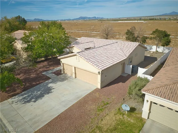 5908 E Badlands Ln, Pahrump, NV 89061