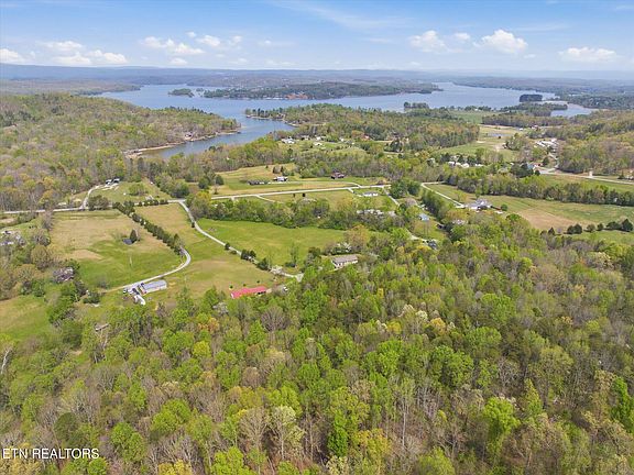 4th image of 2777 River Rd