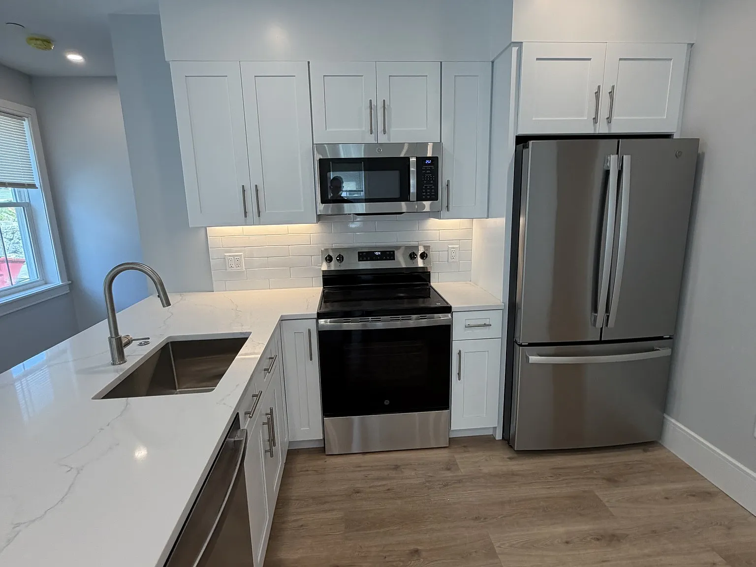 4 bed, 2000 sqft, $5,700 — Photo 3