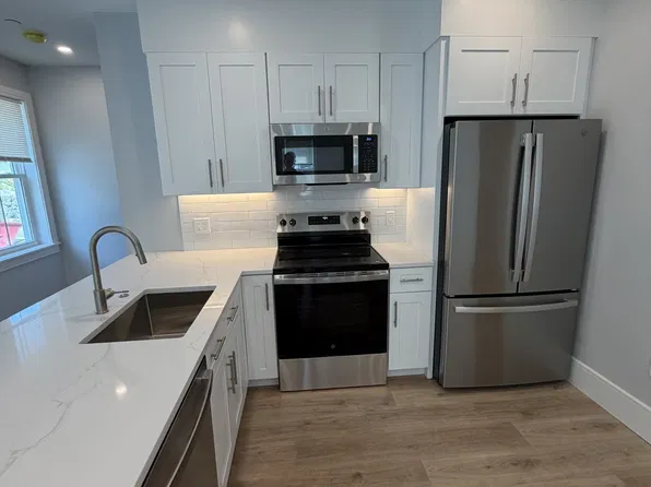 124 Kenrick St #18, Brighton, MA 02135