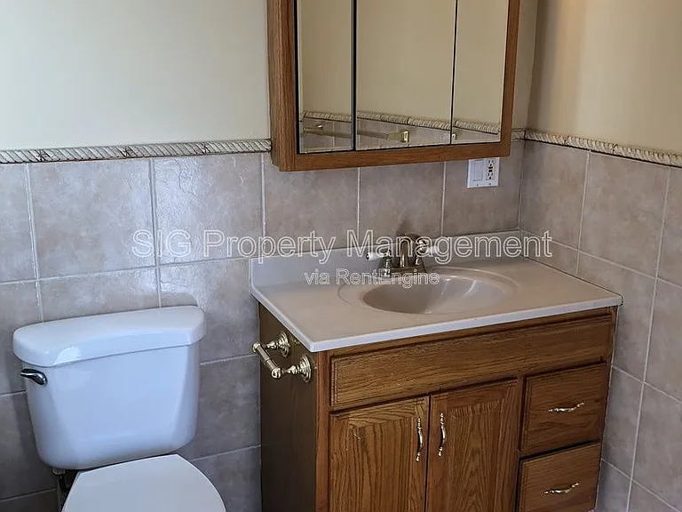 507 E Cypress St — Photo 16
