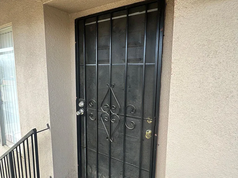 3317 N Pleasant Ave #201 — Photo 2
