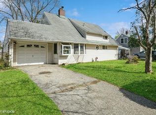 79 Greenbelt Ln, Levittown, NY 11756