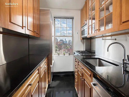 Sold by Sotheby's International Realty | media 19