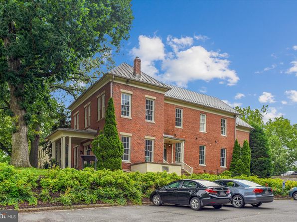 4132 Leonard Dr, Fairfax, VA 22030