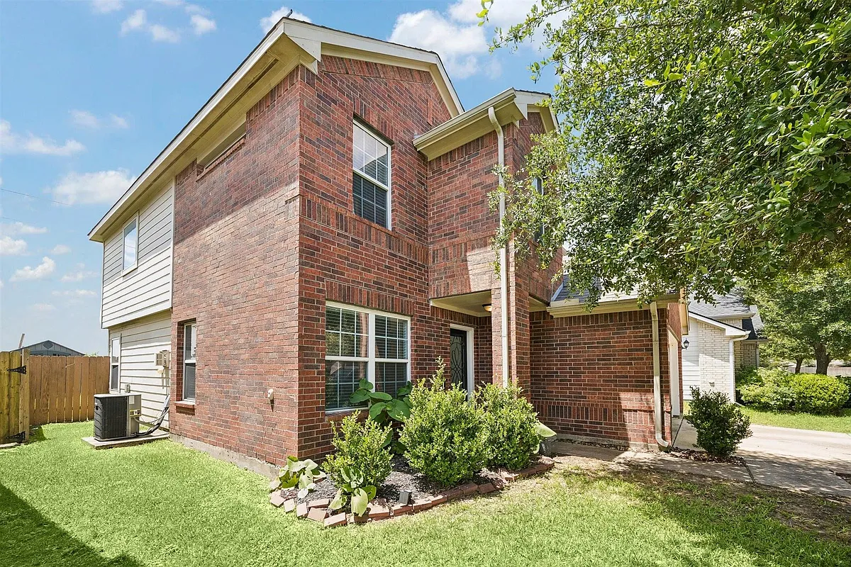 Photo 2 of 16 - 13926 Tinsley Ct - Houston, TX Building Photo - 13926 Tinsley Ct