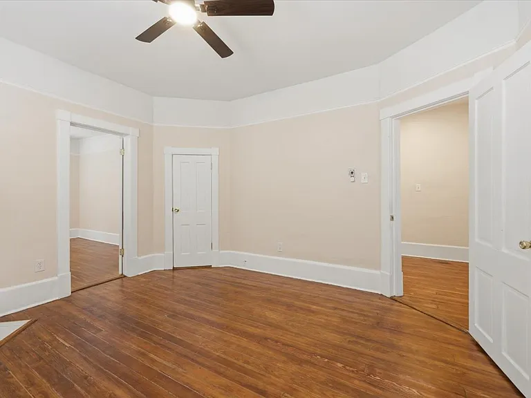 2305 Abercorn St — Photo 25