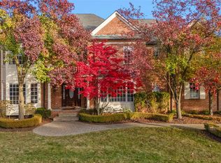 83 Greenan Ln, Lake Orion, MI 48362