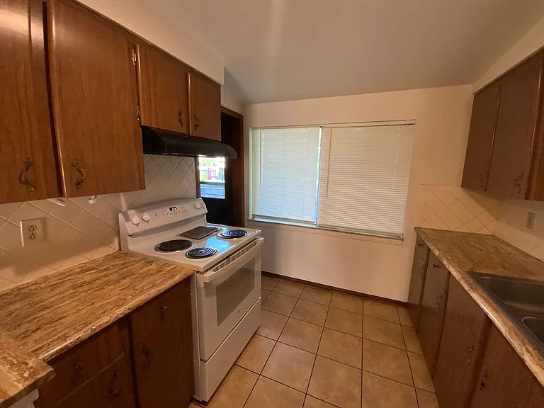 Library Place Apartments — Photo 22