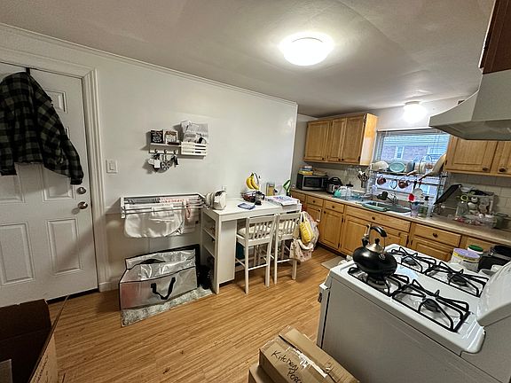 3rd image of 14 Bishop Rd #3