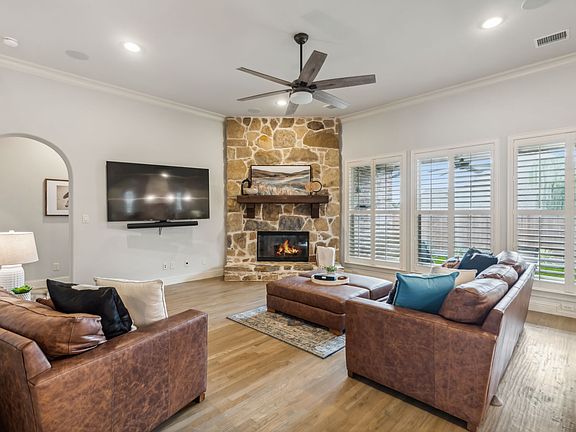 3rd image of 4270 Mesa Dr