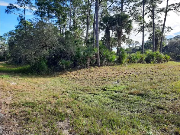 527 Sussex Ln, Labelle, FL 33935