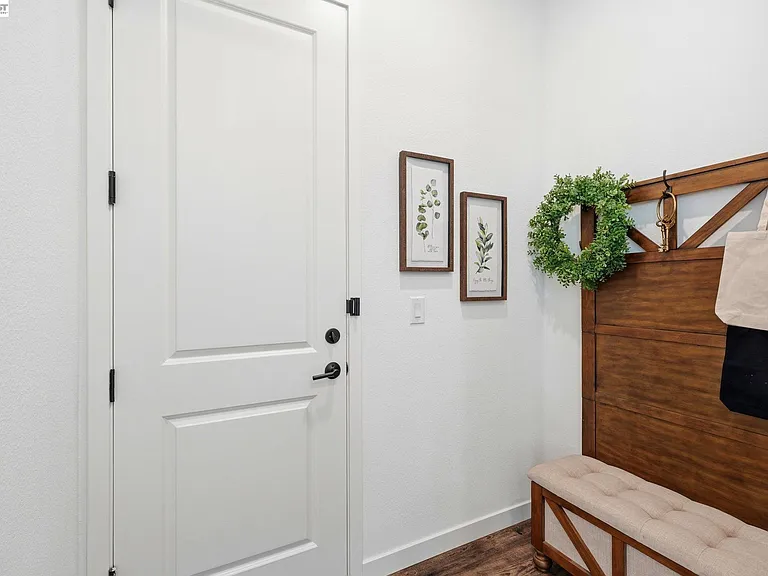 1550 Plumas Dr — Photo 24
