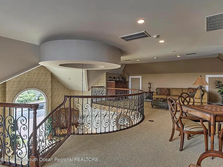 220 Pointe Dr — Photo 26