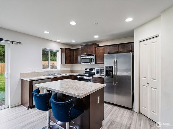 5th image of 7637 Brianna Court SE